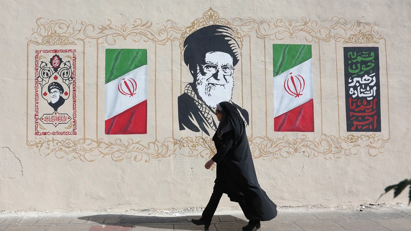 Iran attacks US bases in Kuwait and Bahrain and says it killed soldiers