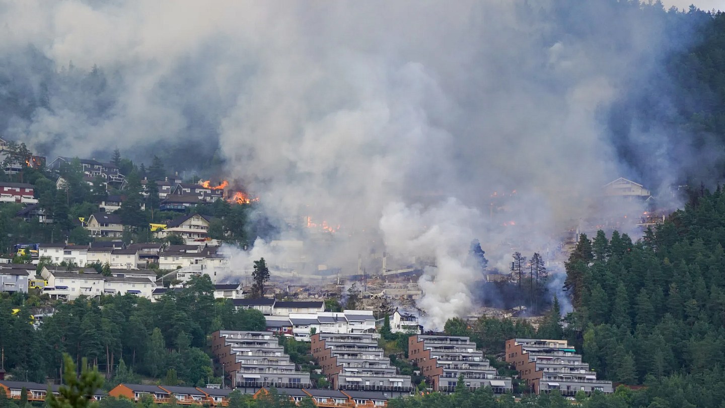More than 100 homes "completely destroyed" in fire in Norway