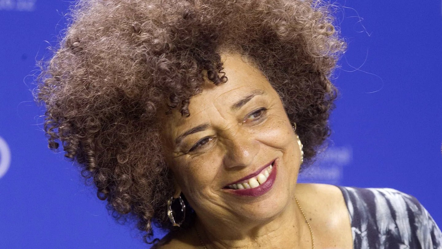 On Flip, Angela Davis says that Brazil cannot elect Bolsonaros