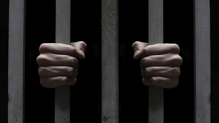 Mãe é presa suspeita de tentar matar a filha de 4 anos durante "ritual"