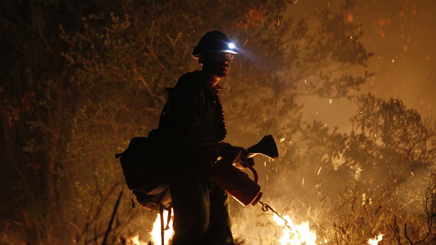 Incêndios florestais forçam 13,6 mil pessoas a deixarem casas e acampamentos na Europa