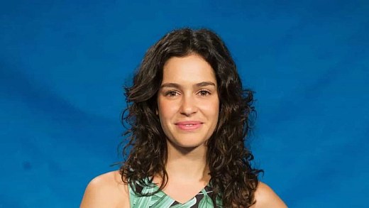 Maria Flor says she ended her relationship after her ex abandoned her toothbrush