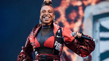 I created my own crazy world, says Karol Conká, who reconnects with art on tour