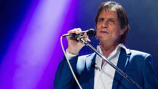 Roberto Carlos recebe alta após cirurgia na vesícula