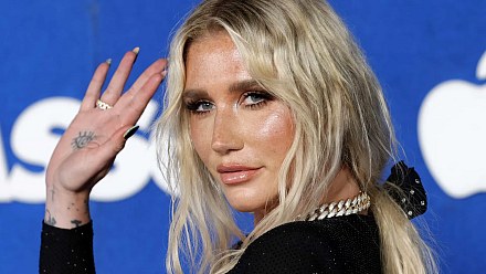 Kesha conta que coleciona dentes humanos e diz que isso 'assusta os homens héteros'