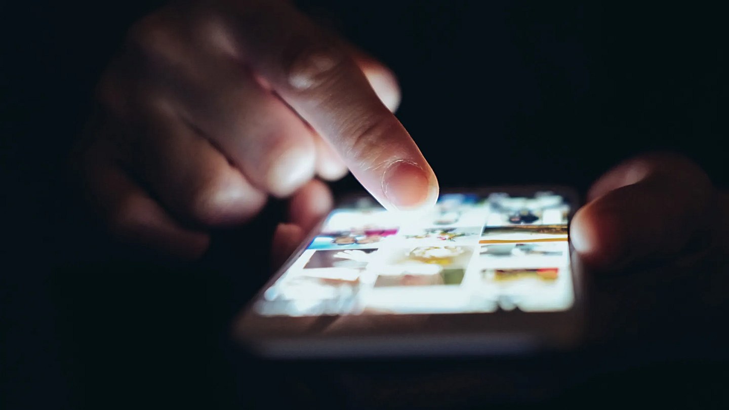5 simple tricks to save your eyes from your cell phone screen
