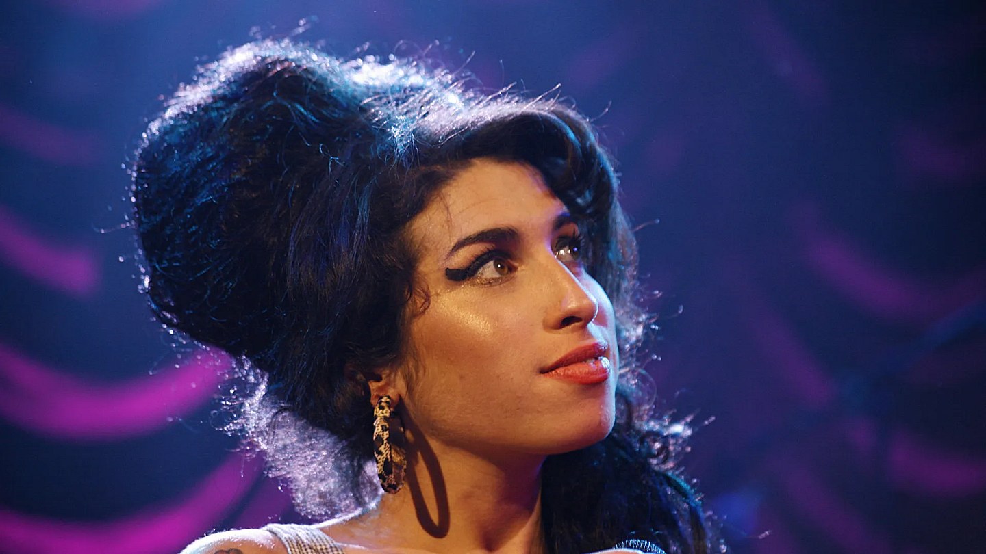 Ronnie Wood recalls conversation with Amy Winehouse: "We know there's vodka"