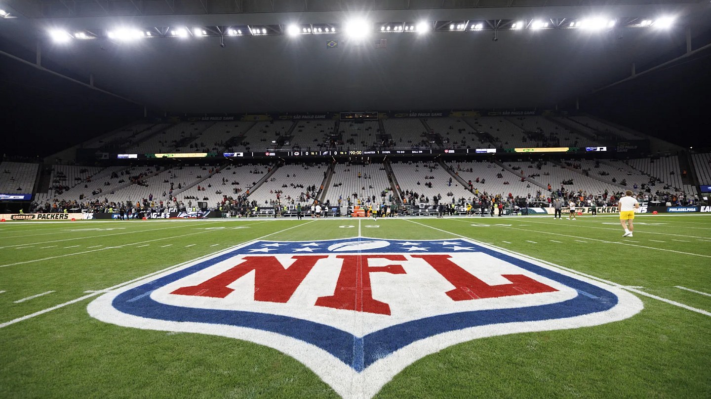 NFL players cite World Cup and ask for natural lawns in US stadiums