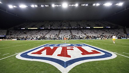 NFL players cite World Cup and ask for natural lawns in US stadiums