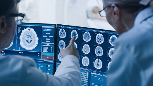 Quais médicos os homens devem procurar em cada fase da vida?