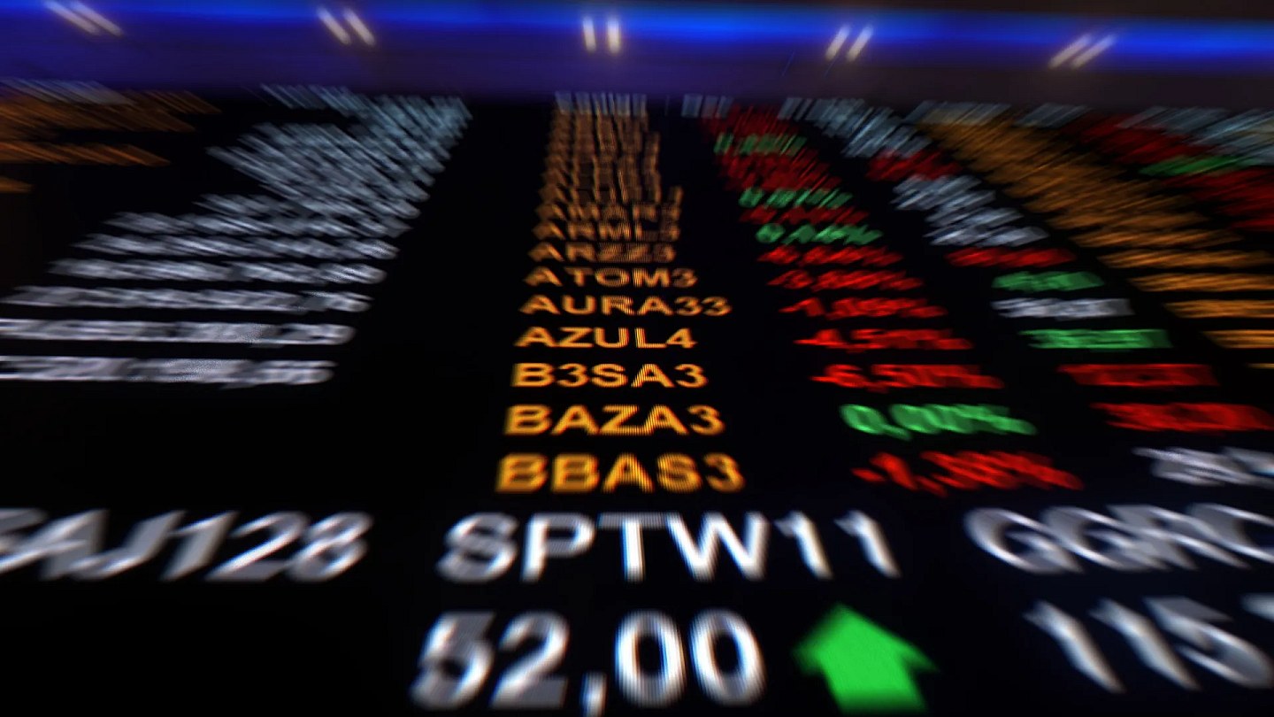 Dollar falls and Stock Exchange soars with strength from the corporate scenario