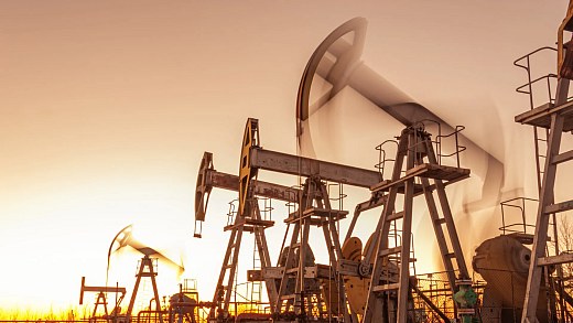 Petróleo amplia alta em meio a novos ataques em Hormuz