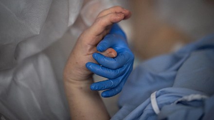 Elderly woman is intubated after eating fish in RN; suspected ciguatera
