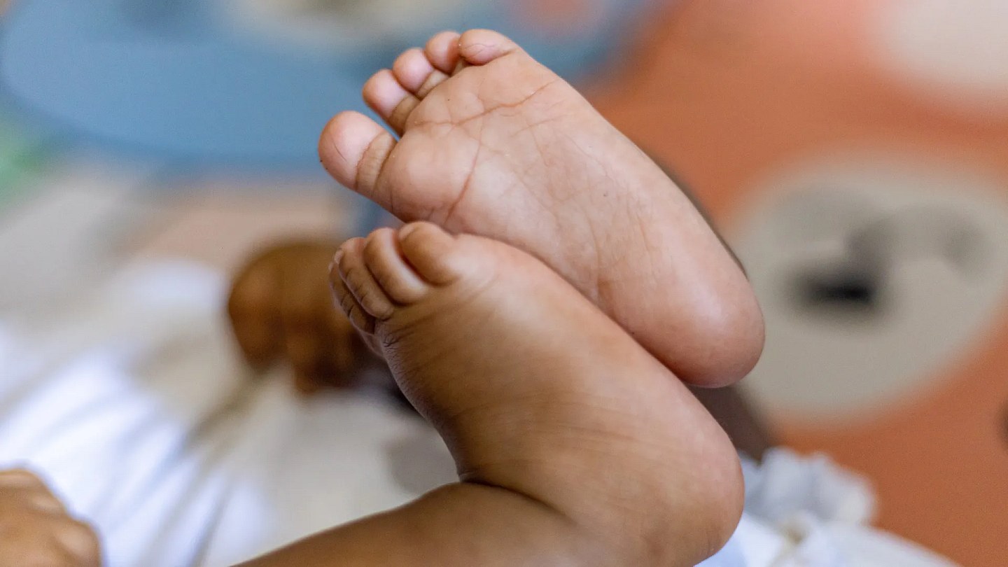 Pai de bebê vítima de estupro soube de morte da filha ao voltar de viagem