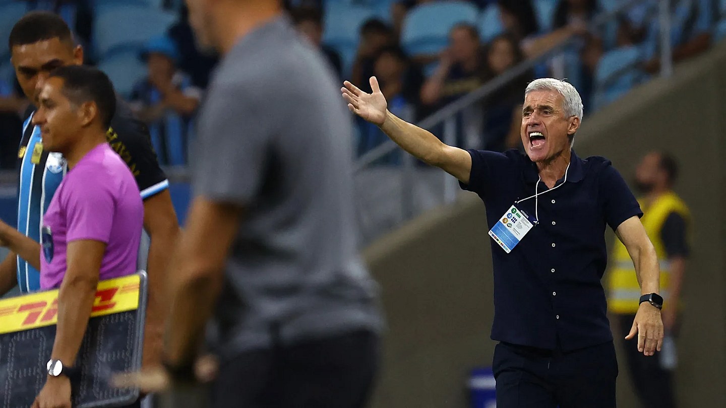 Luís Castro goes from bad to worse and forces Grêmio to 'punch the table'