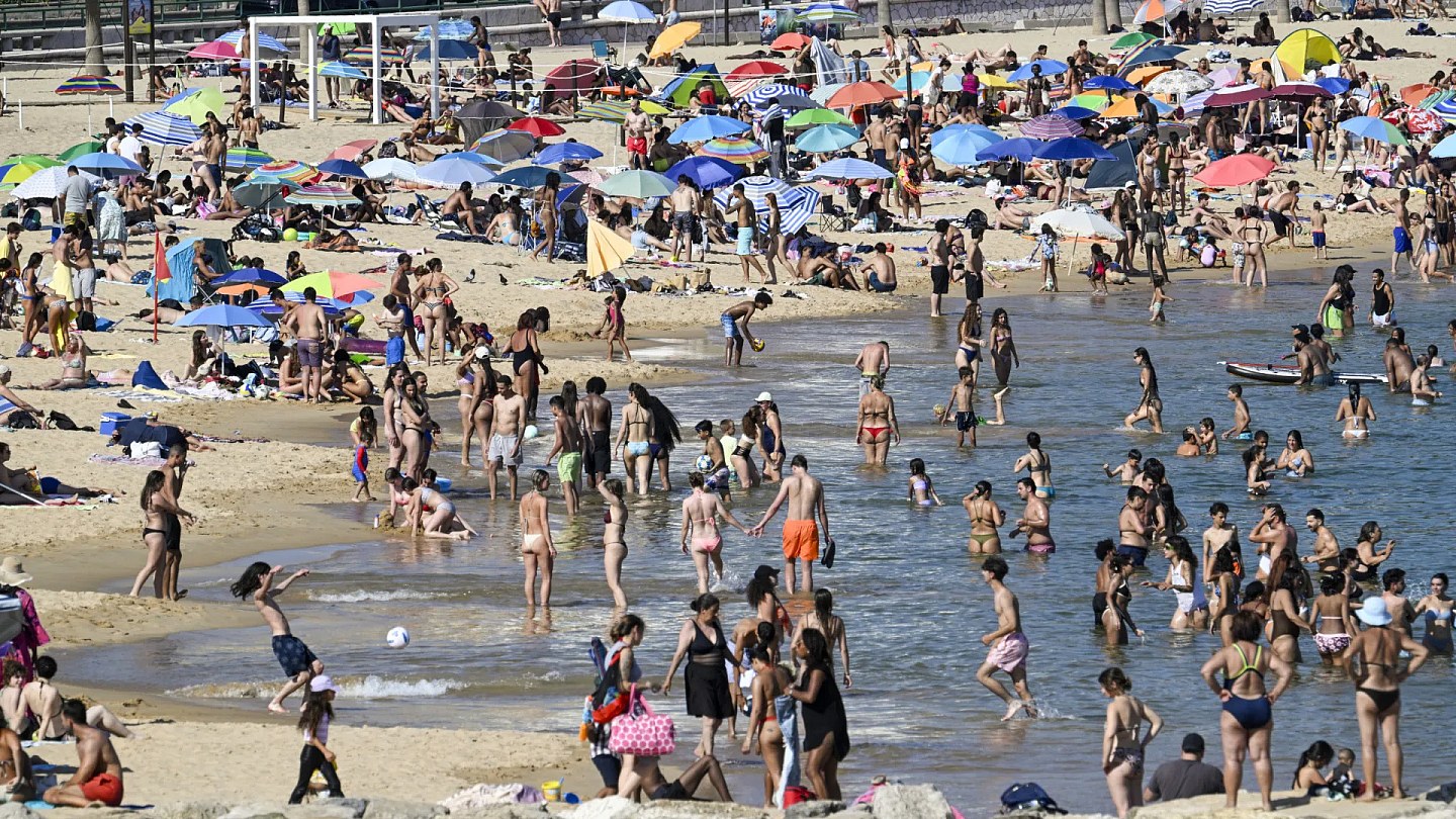 Countries with the most paid vacation days per year