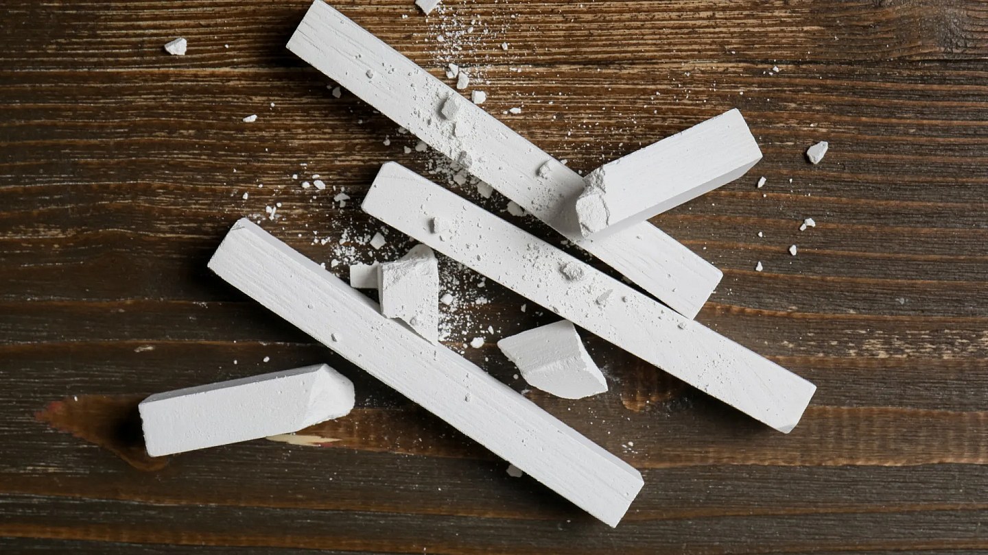 White chalk in the kitchen? Trick helps avoid stains and dark cutlery