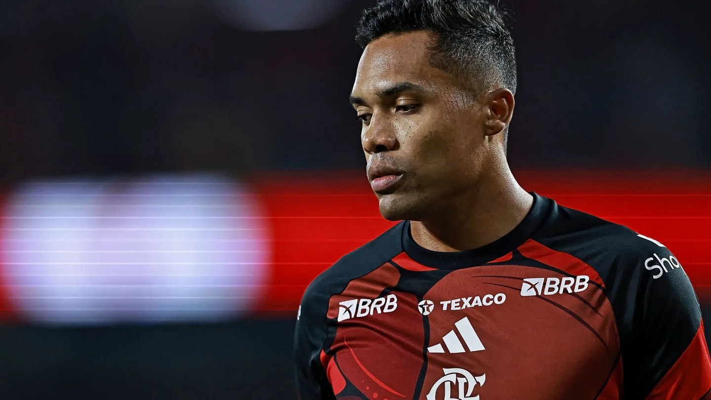 Flamengo renews contract with Alex Sandro after World Cup