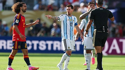 English newspaper massacres Messi after final: "Petulant and shameful"