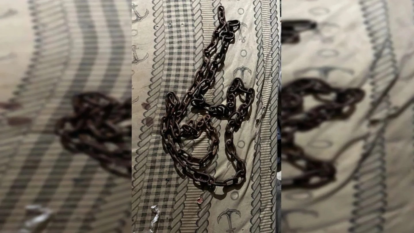 Stepfather is arrested for keeping 13-year-old stepson chained in GO