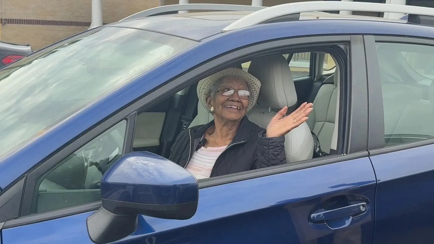 Aos 108 anos, Susan ainda dirige e vive sozinha. "Tentar cuidar de mim"