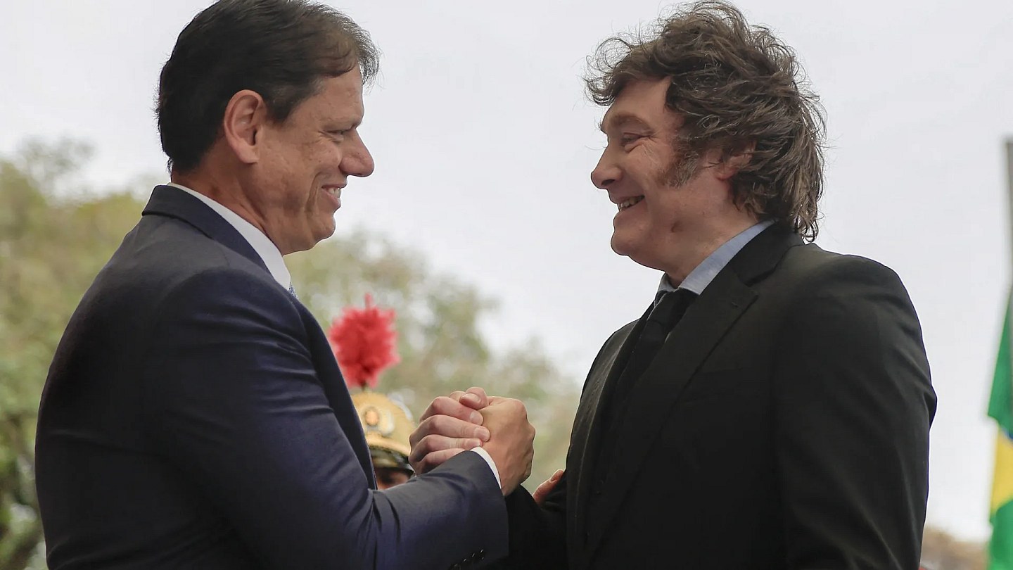 Milei recebe de Tarcísio mais alta honraria do Estado de São Paulo