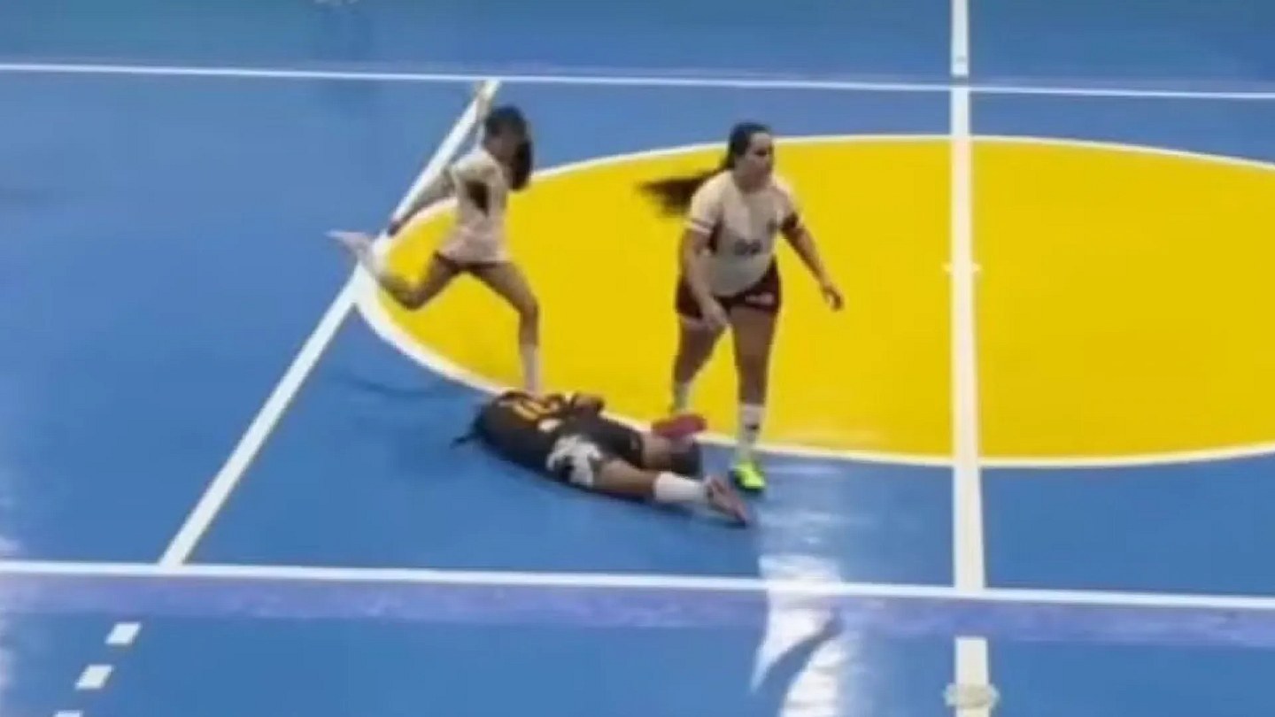 Player is suspended for 5 years after kicking opponent's head in futsal