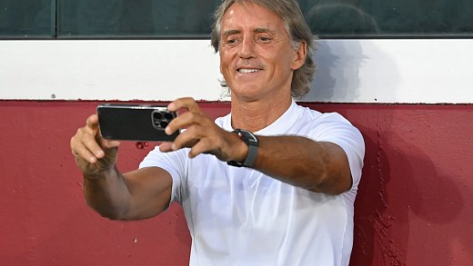 Italy hires Roberto Mancini to take over national team