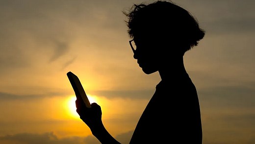 Facebook owner receives fine of 492 million for damages caused to young people