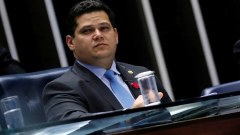 Alcolumbre frustra governo Lula e deixa fim da 6x1 para depois do 1º turno da eleição