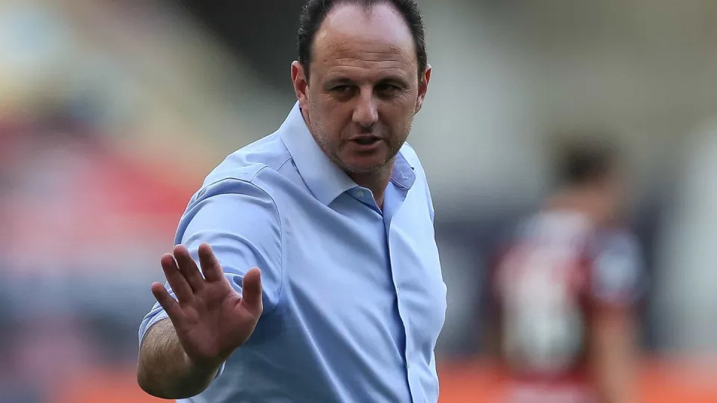 Ceni criticizes Fonte Nova pitch after month without a game