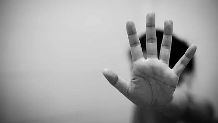 Mother is suspected of burning her son's hands with a hot spoon as punishment