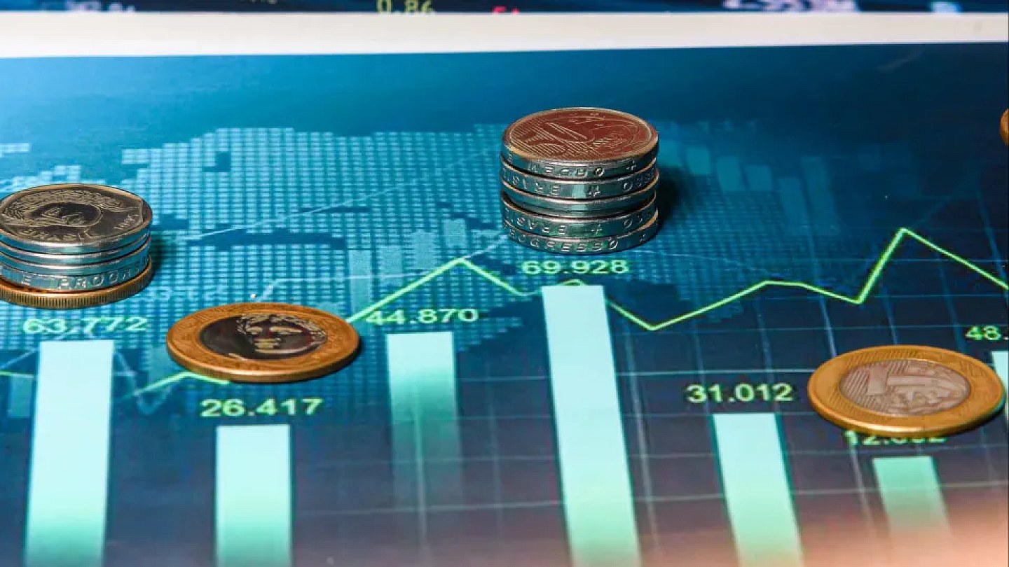 Bolsa dispara mais de 3% com pesquisa Quaest e tensão no Oriente Médio; dólar recua