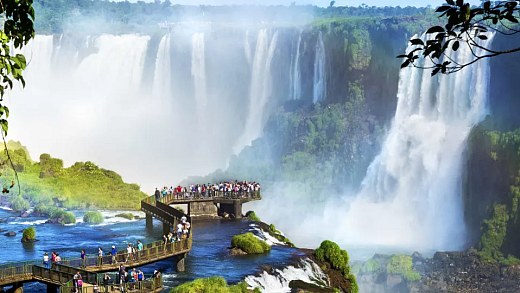 Tour to Iguaçu Falls suspended after death of Dutch tourist