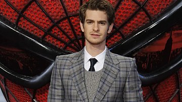 Andrew Garfield volta a defender a ideia de um Homem-Aranha gay