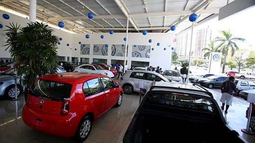 New car prices fall in Brazil under pressure from Chinese strategy