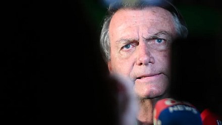 Moraes extends Bolsonaro's house arrest