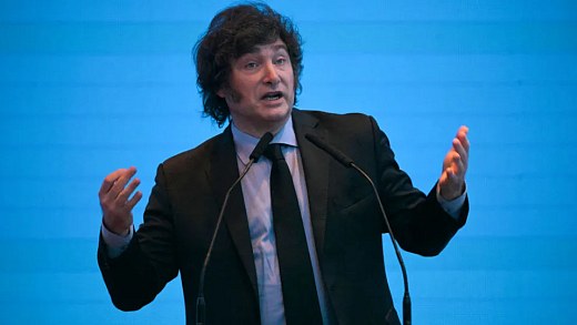 "Dura sanção", destaca Clarín sobre Brasil rebaixar relação com Argentina