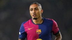 Raphinha e Yamal dão show, Barcelona goleia Rayo e mantém 100% no Espanhol