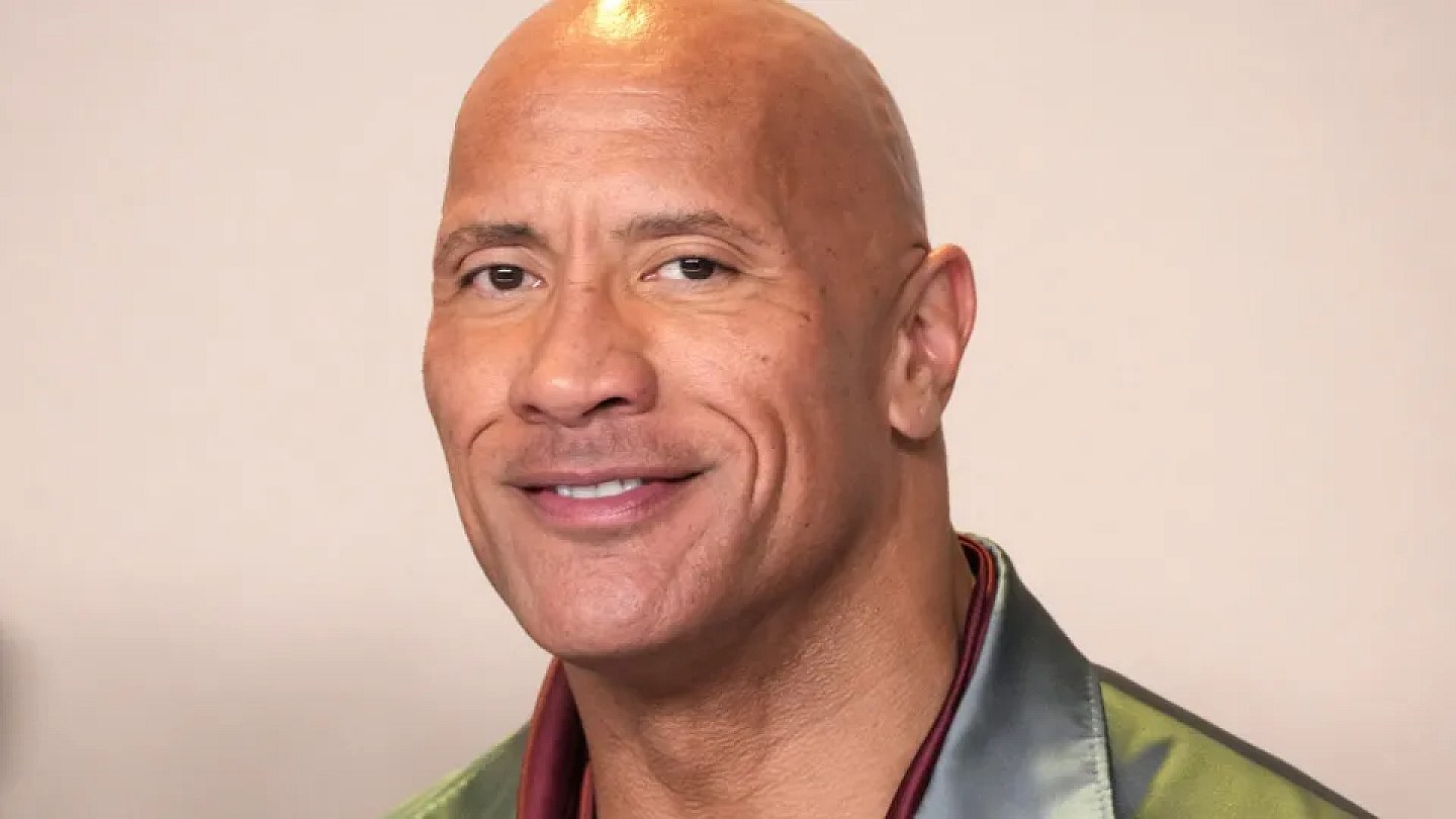 The Rock canta samba famoso na voz de Zeca Pagodinho ao lado de Péricles no Rio