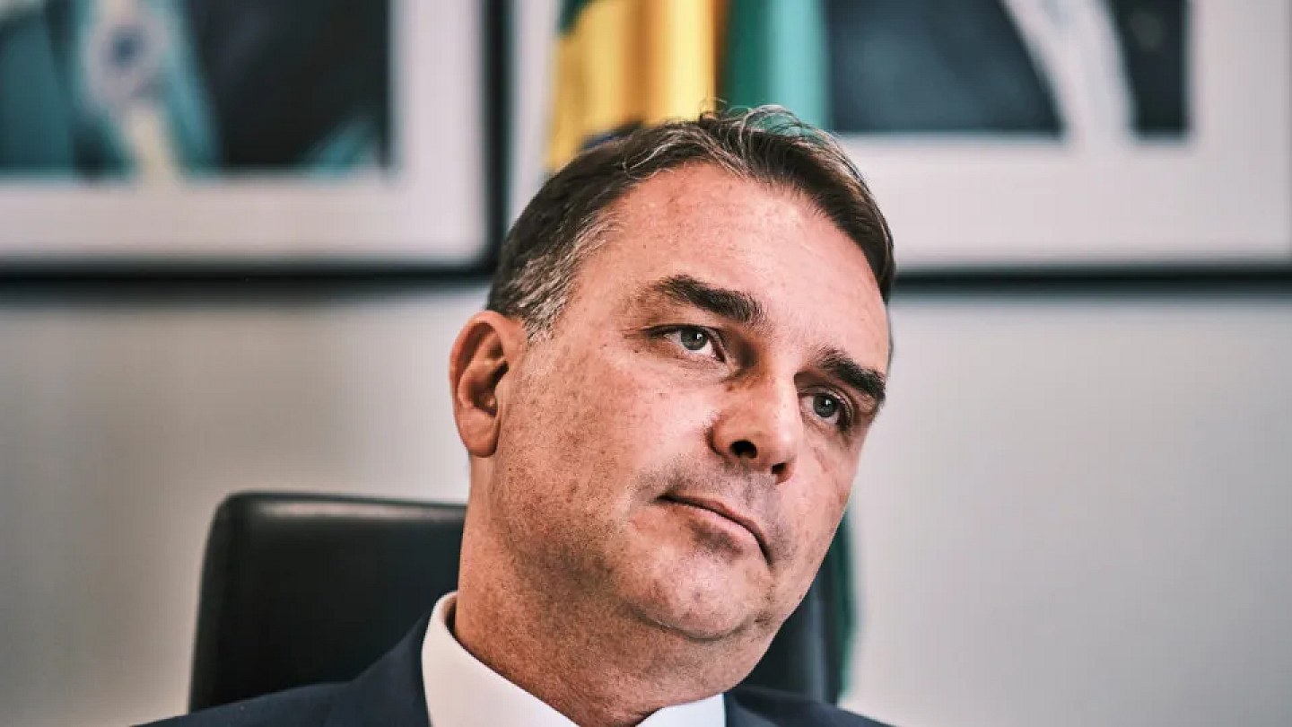 Flávio Bolsonaro patina em alianças e conta com Tarcísio para último apelo