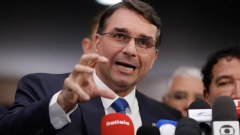 Flávio Bolsonaro se reúne com Republicanos e reforça vaga de vice, mas partido resiste