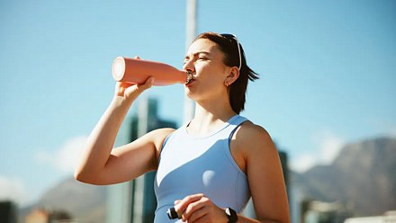 Can drinking too little water harm the health of your teeth? Dentist explains