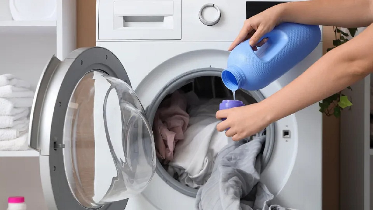 Hot water can ruin clothes; see which items to wash with cold water