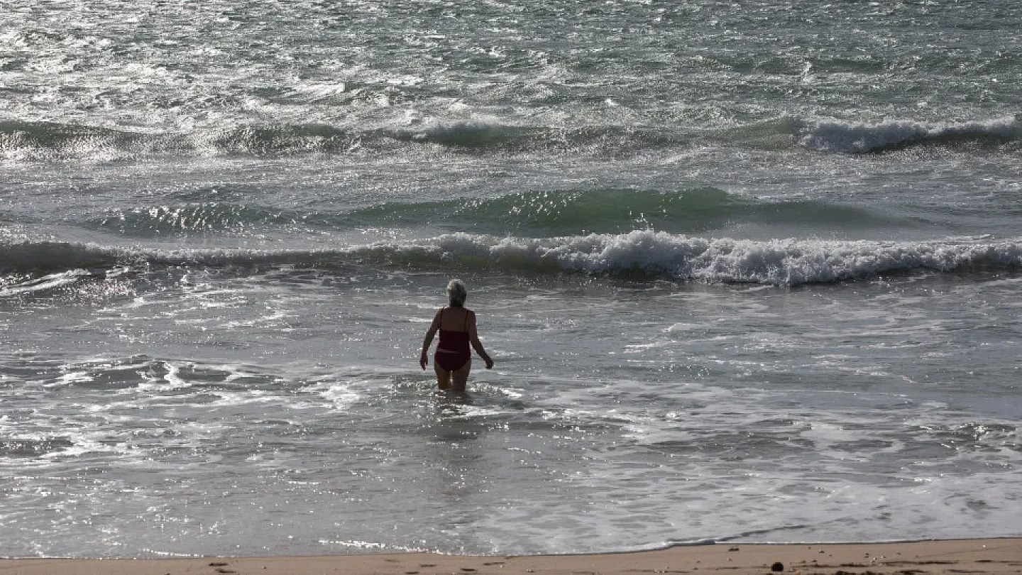How long can a person survive lost at sea?