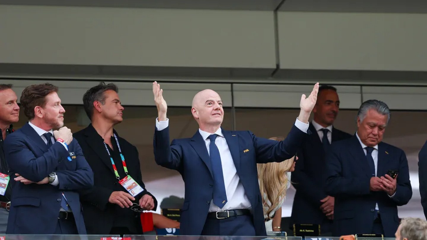 País de Gales retira apoio a Infantino, e UEFA ameaça ação judicial