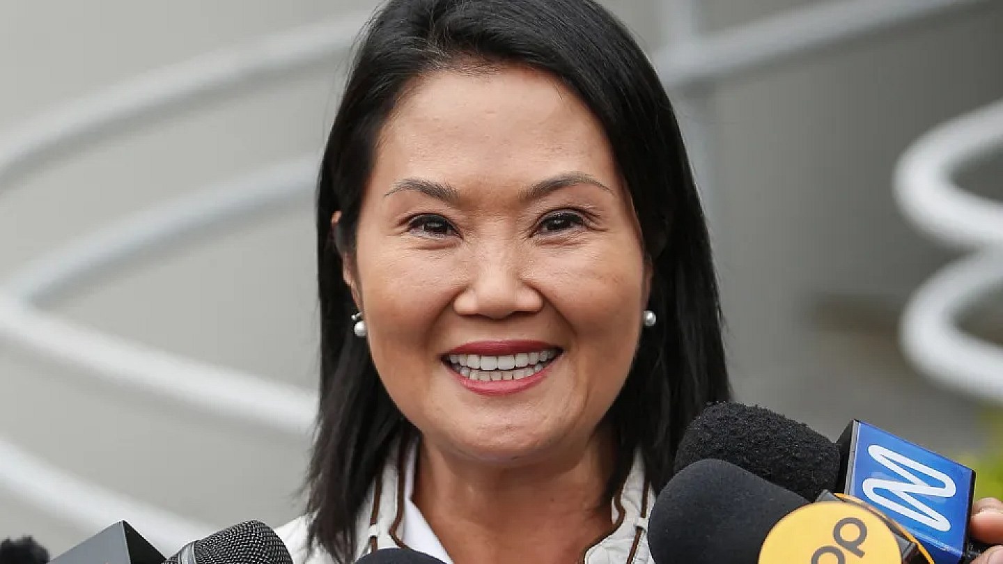 Filha de Fujimori é oficializada como nova presidente do Peru 26 anos após fim da ditadura do pai