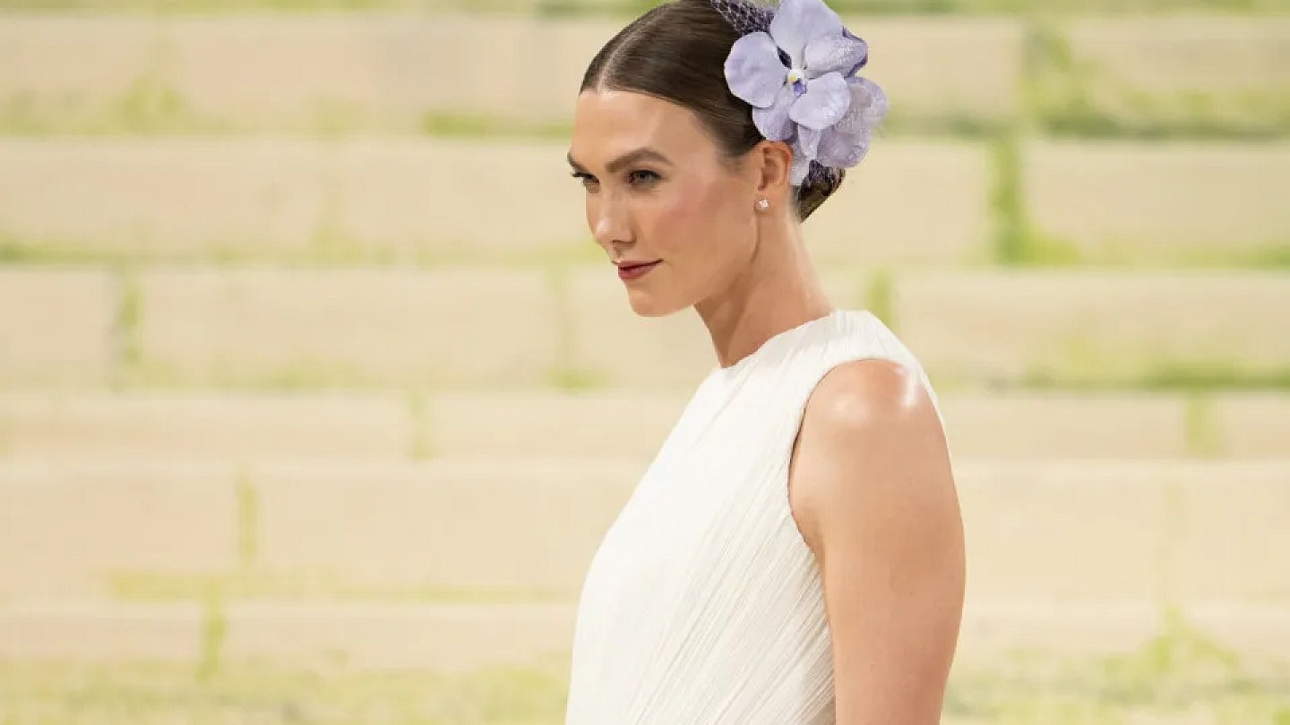 Taylor Swift's ex-best friend Karlie Kloss surprises by showing up at her wedding