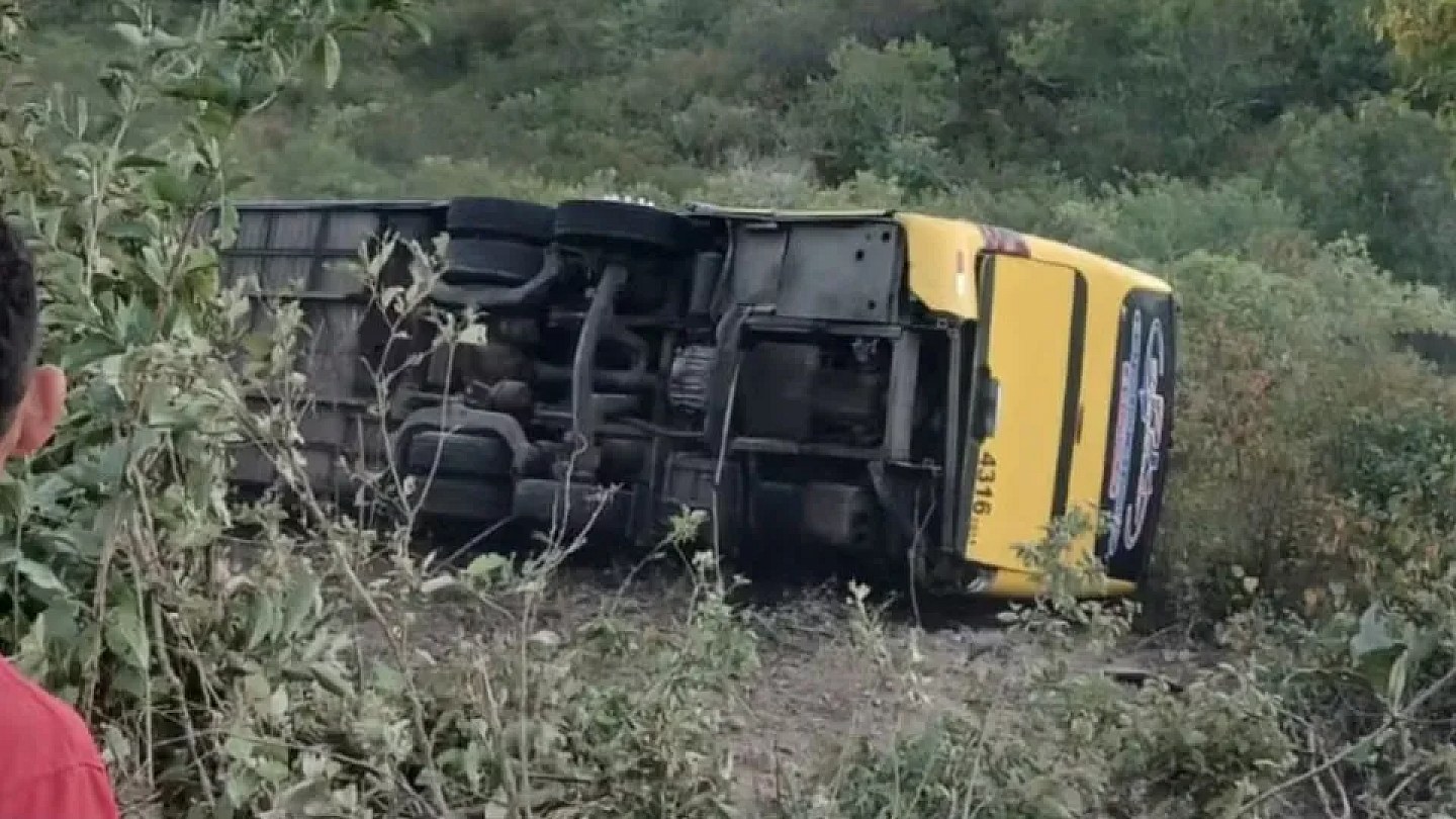 Accident involving pilgrims' bus leaves two dead and 21 injured in Ceará