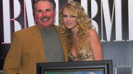 Taylor Swift's favorite teacher dies on the singer's wedding day